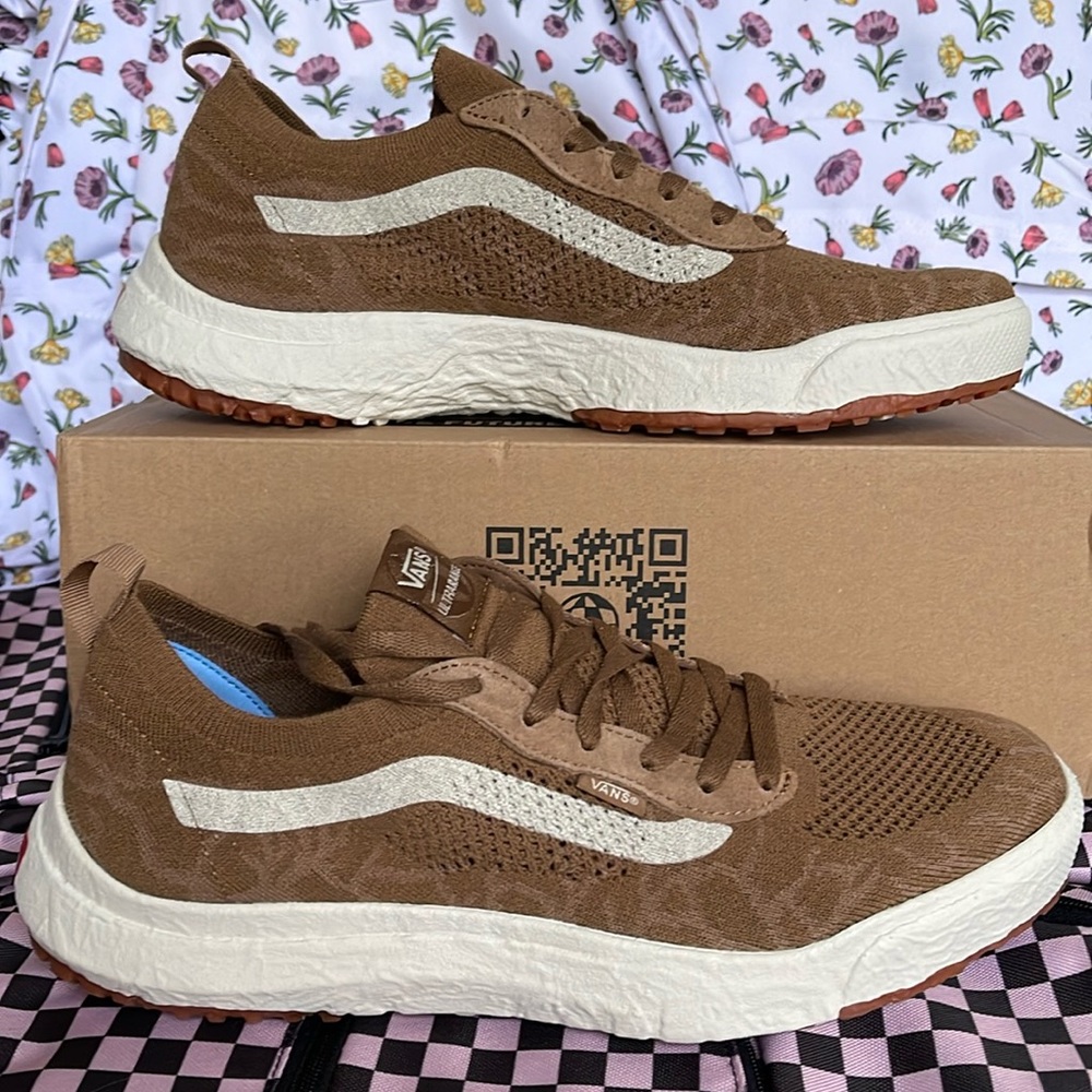 Vans Men’s Ultrarange Vr3
Chipmunk
VN0A4BXBGWT
Sneakers - Picture 1 of 16